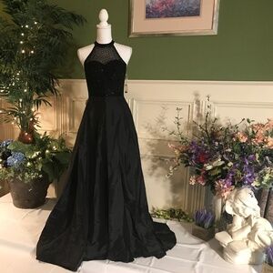 Formal evening ball gown dress